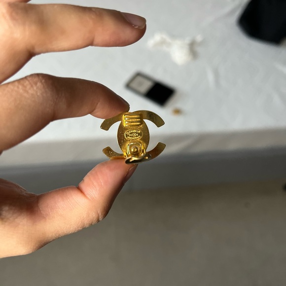 Vintage Chanel large turnlock rhinestone earrings - Picture 4 of 4